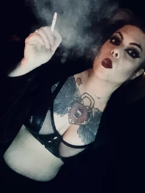 Black magic in her eyes💋