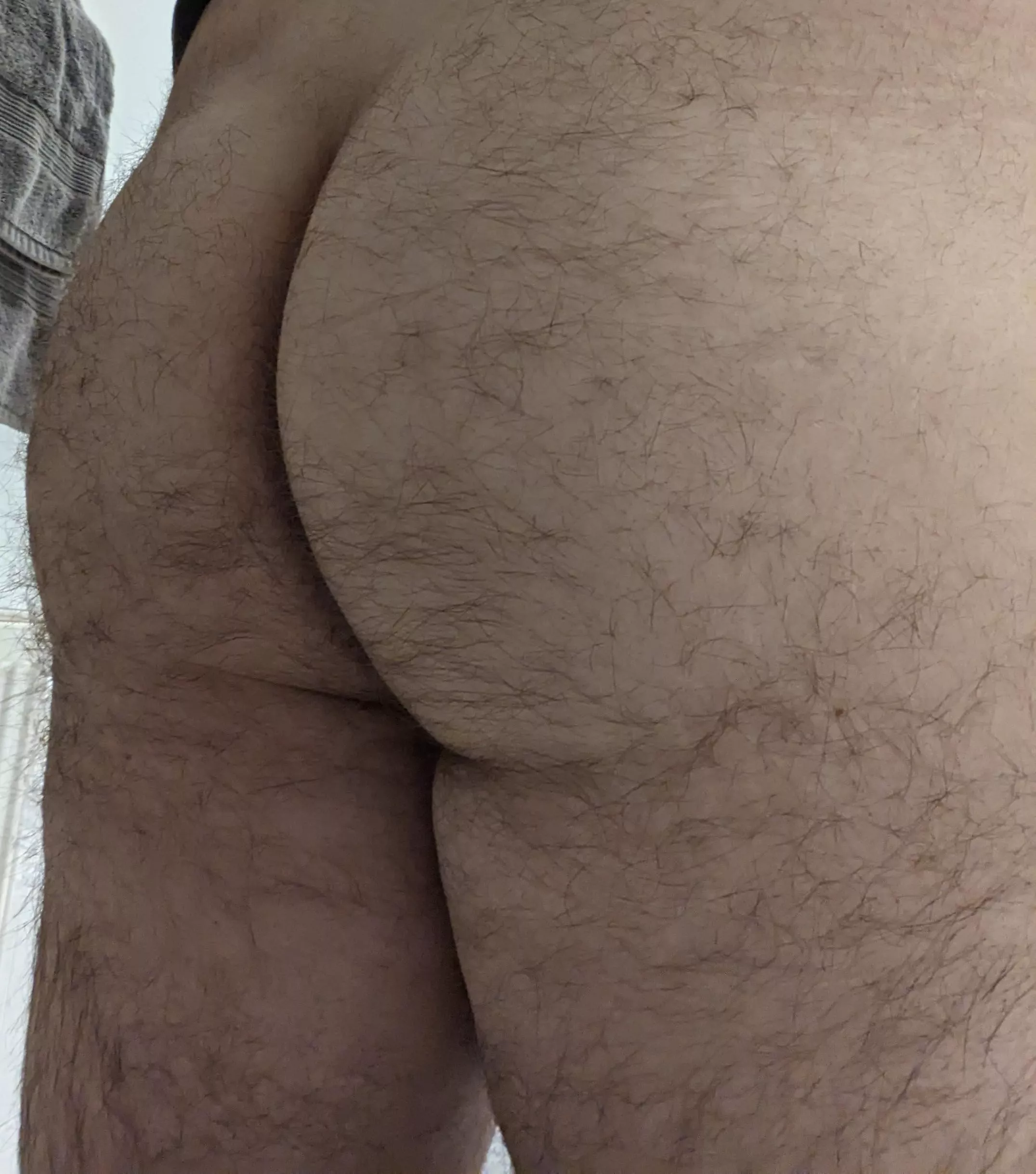 Chubby 30m bi with hairy virgin ass from Sheffield needing a top