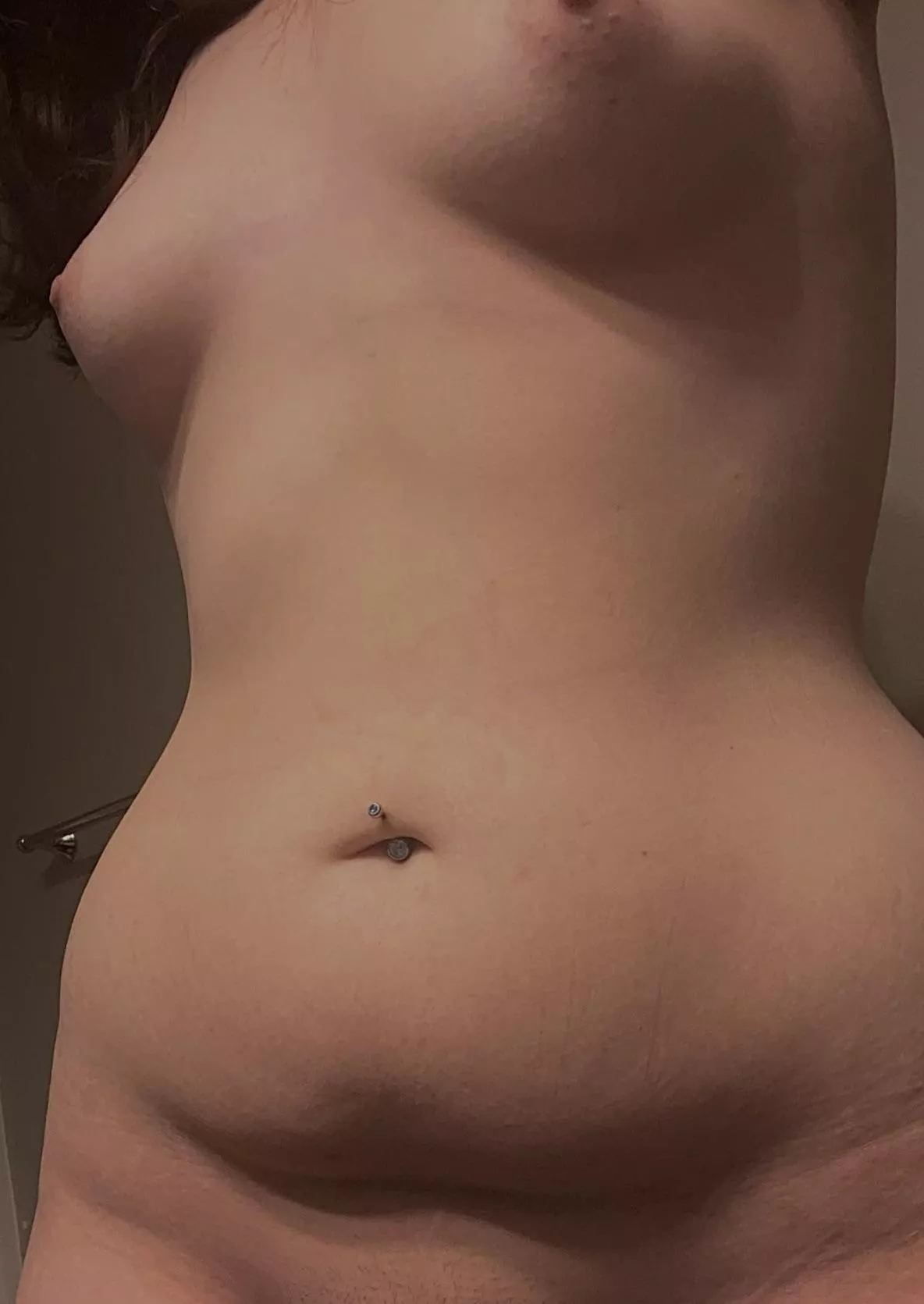 [f18, 175lbs, 5’5] continuing with tummy pics as it’s something i’m a little insecure about 😅