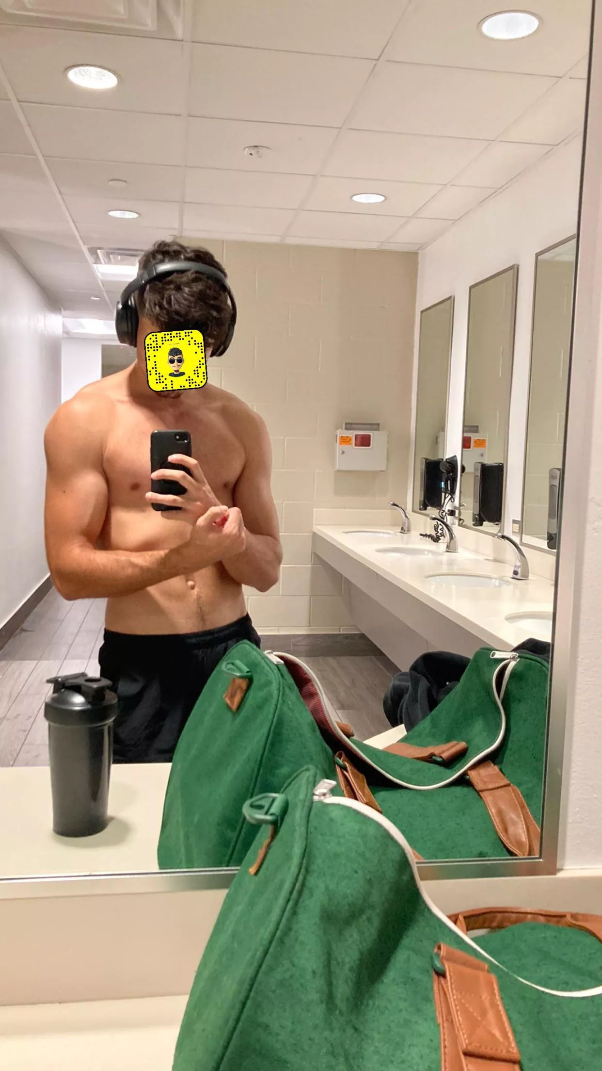 Fit gymfreak here snap me ur abs to snap u back noel.backup2