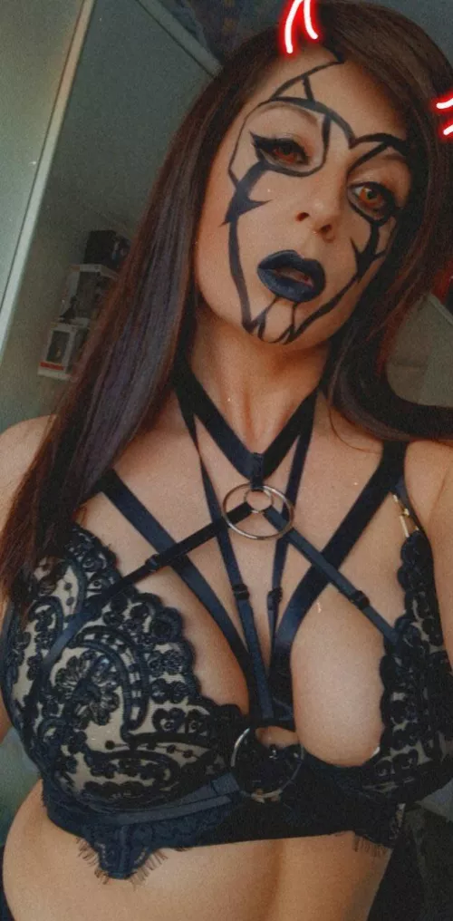 Help me ruin the makeup?