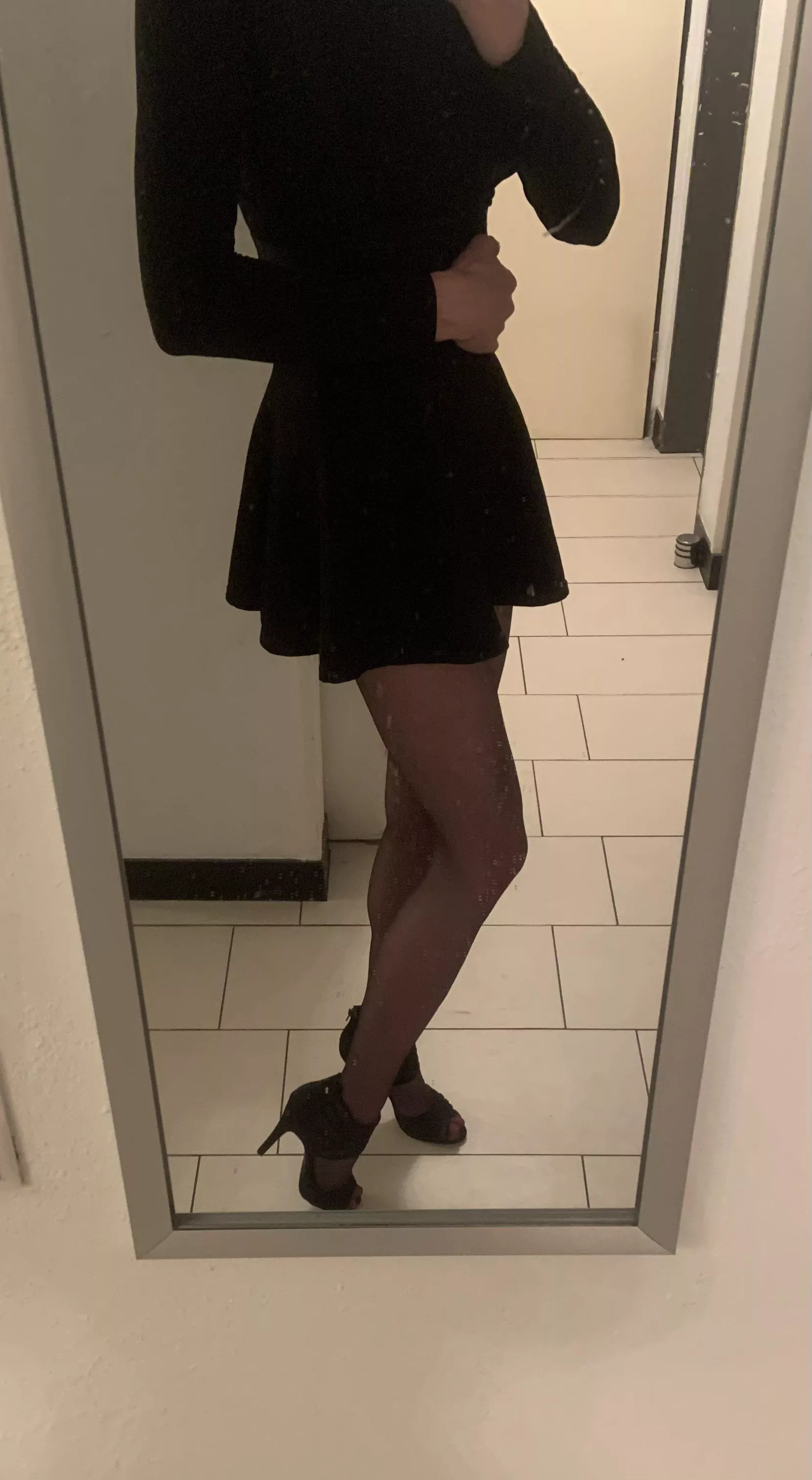 Here I am again and I’m back in heels :3