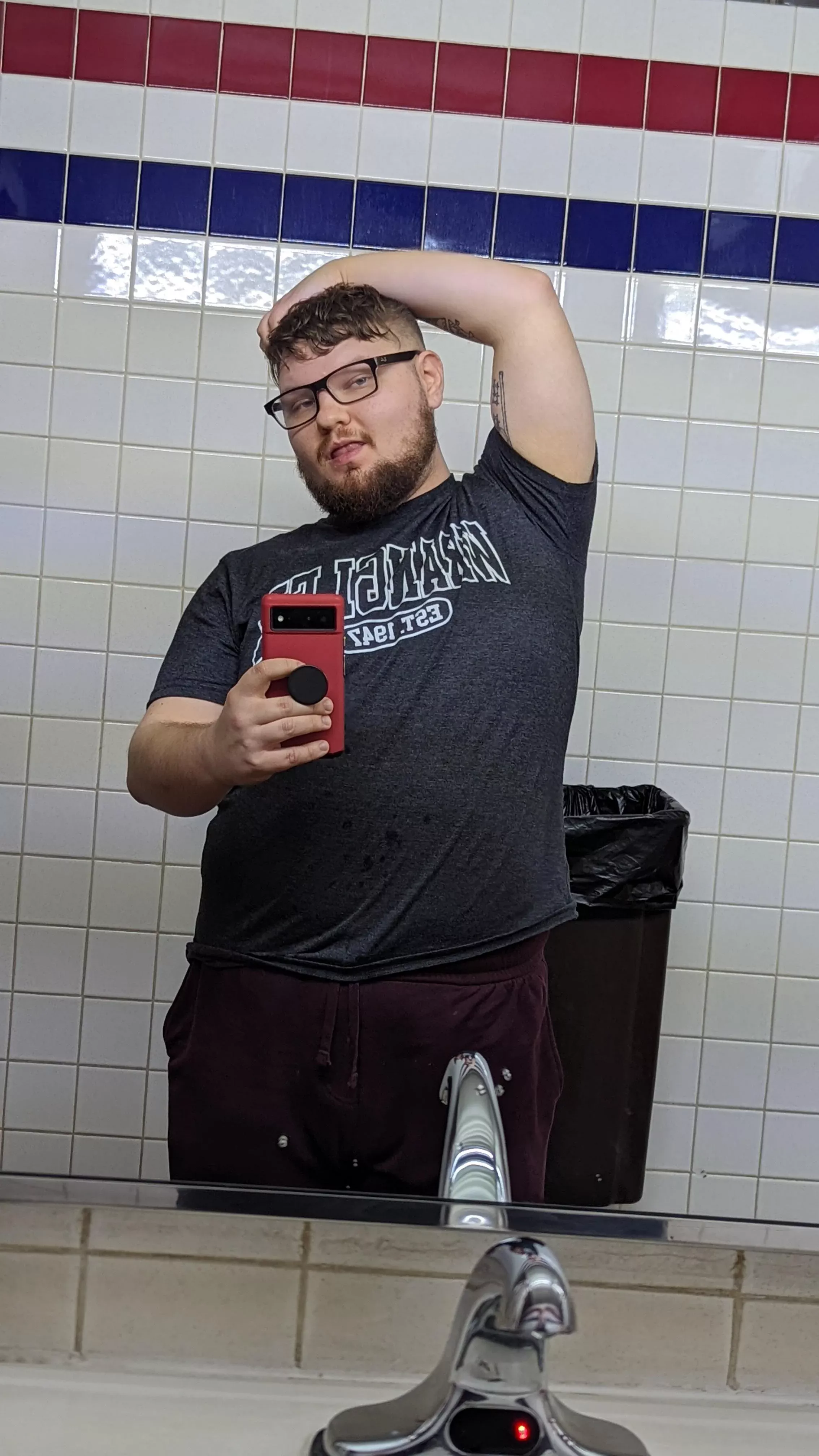 hey ladies. possibly bi. and not in the way you'd expect.