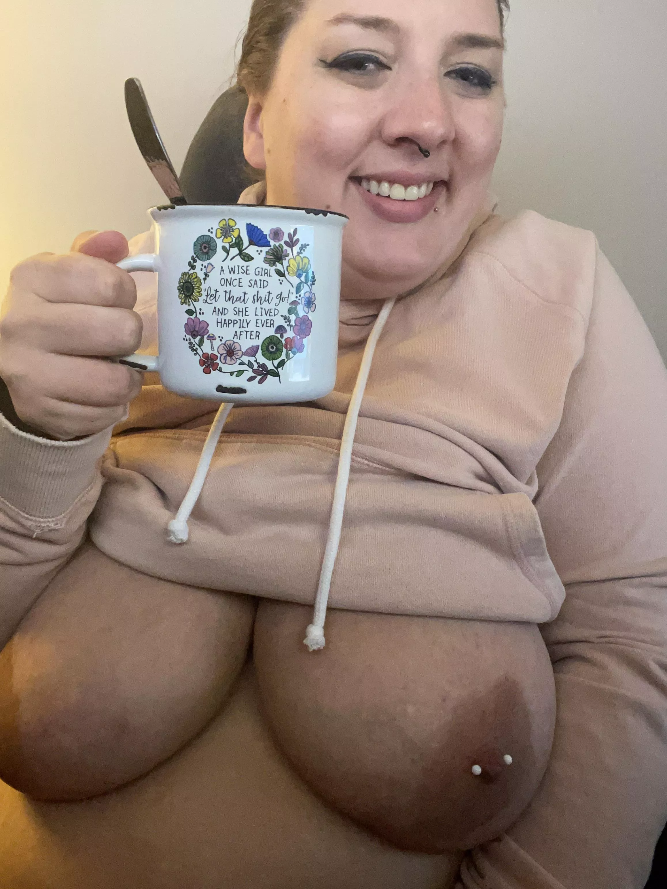 Hi coffee lovers, I’ve missed you guys and gals 💋💋 Happy (f)riday eve!