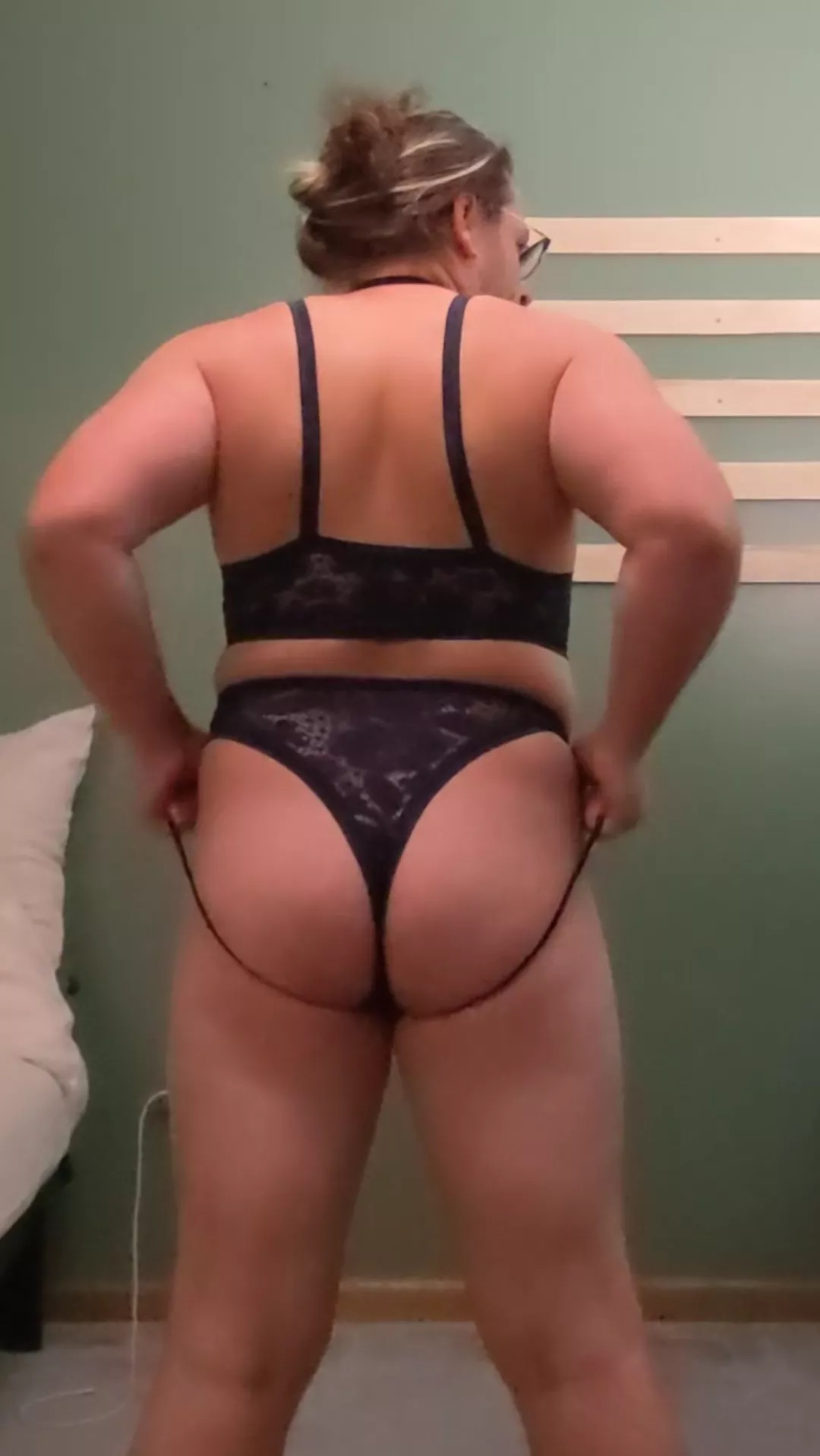 I love the way the lace feels between my cheeks 💖