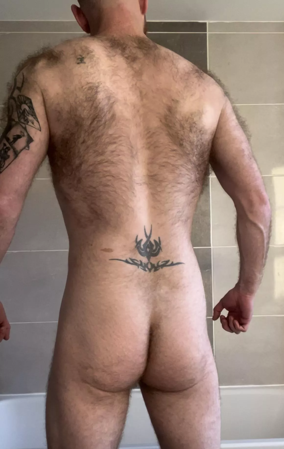I missed hump day so happy Fursday from me and my hairy butt! 🍑
