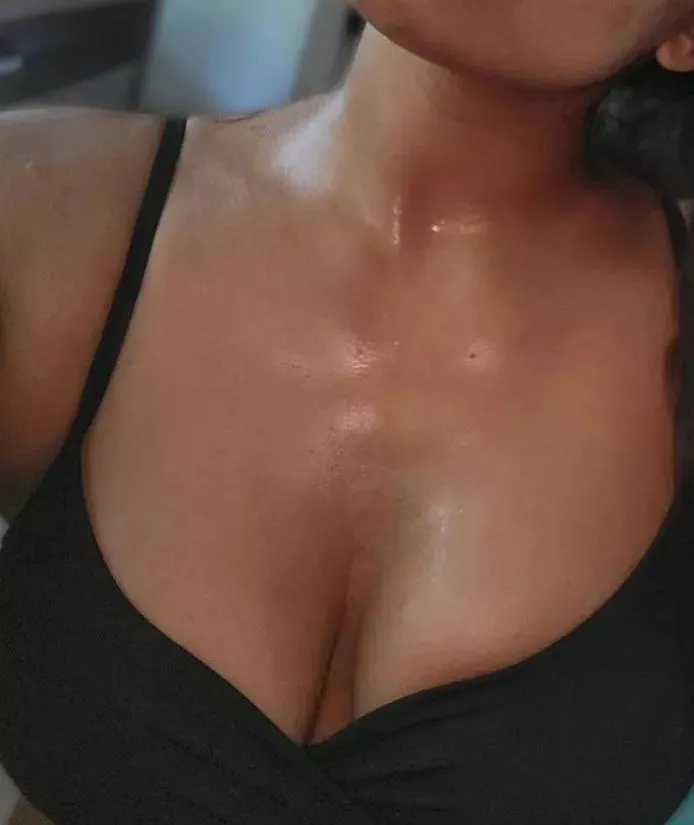 Just some post workout cleavage ;)
