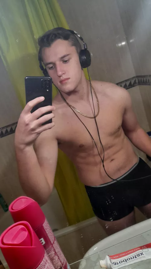 Love taking mirror selfies