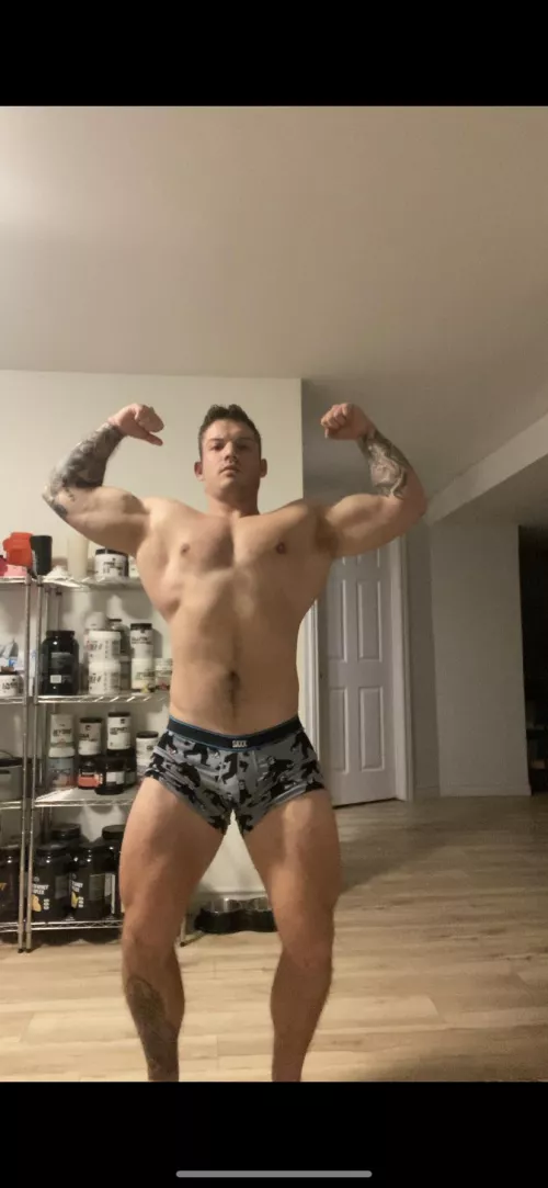 (M) showing off physique
