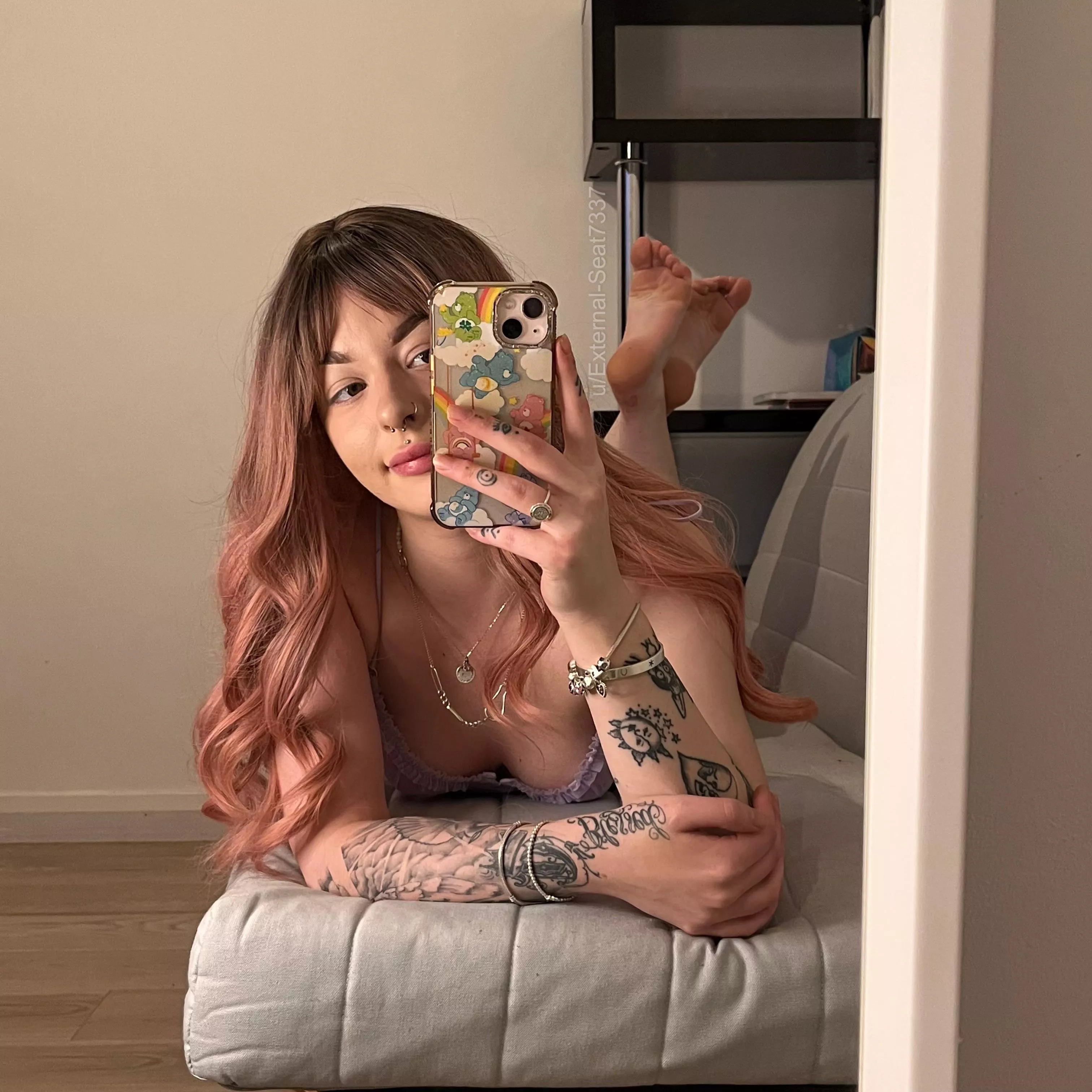 My soles look so cute in the pose 💜