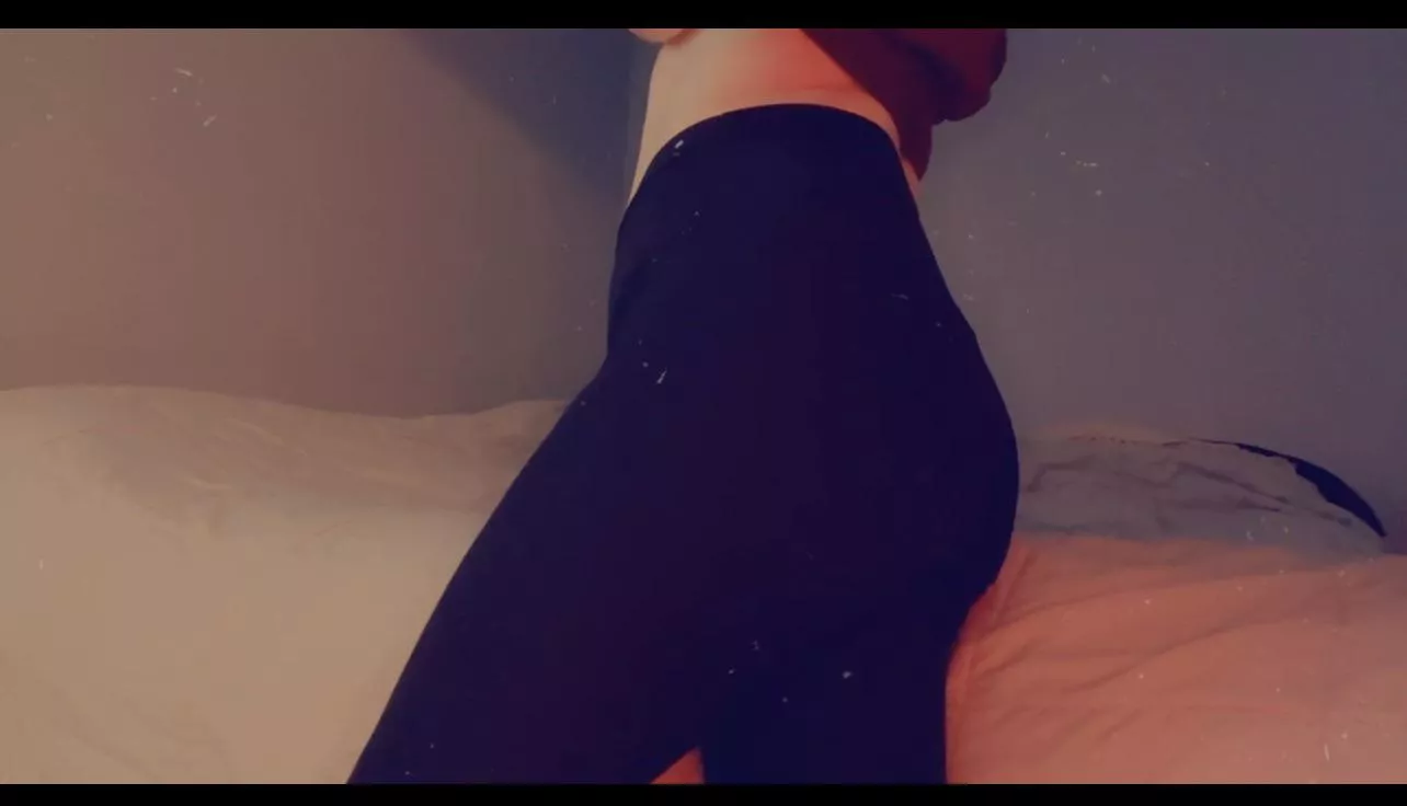 Nothing better then my ass in leggings :))