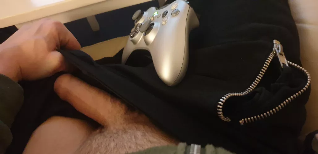 Playing the 360 and this wakes up...