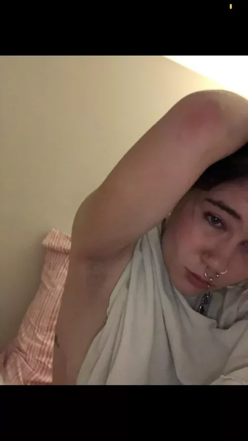 Slide your cock through my armpit when I’m sweaty(: 19f