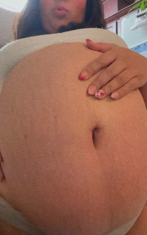 So round and hornyy 😅