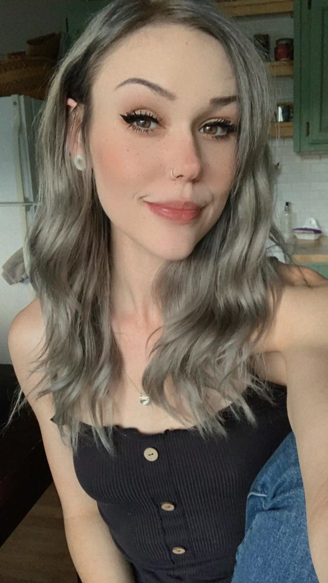 Very s[f]w, just felt pretty here. Hi :-)