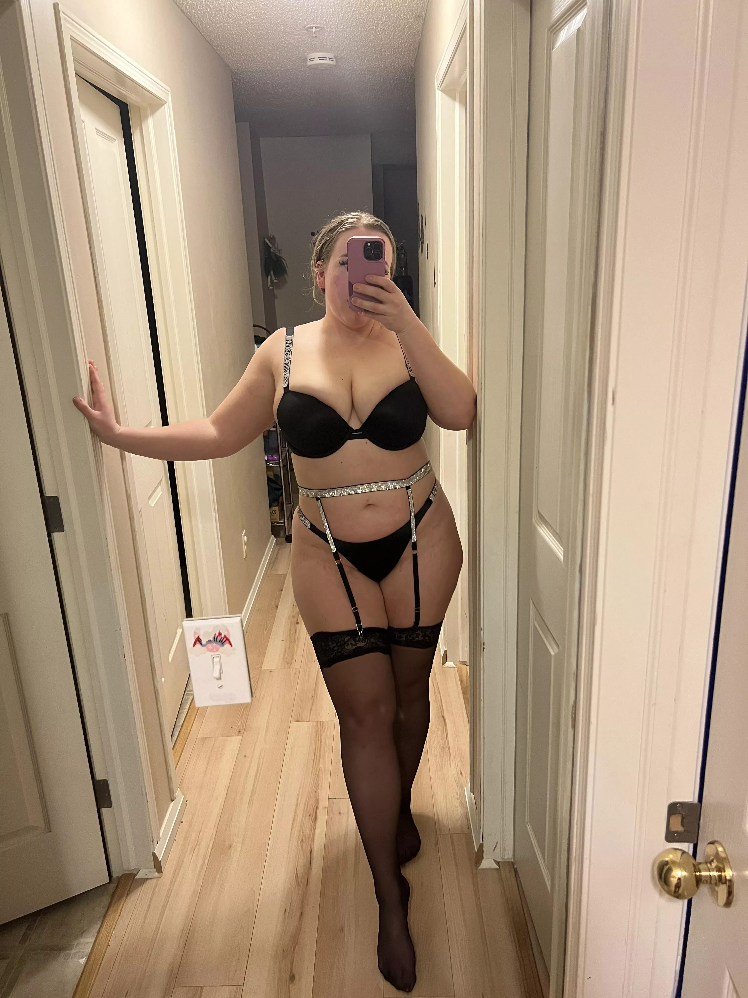 Waiting to be claimed as your personal fuck doll 🌹