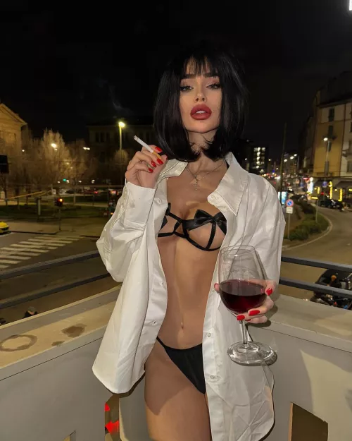 Who can guess which film I got the idea for the photo from? 😈 Very Bad Girl 😈