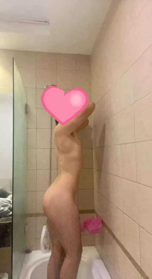 18 yo bottom in shower hmu to have fun @johncrawley2022