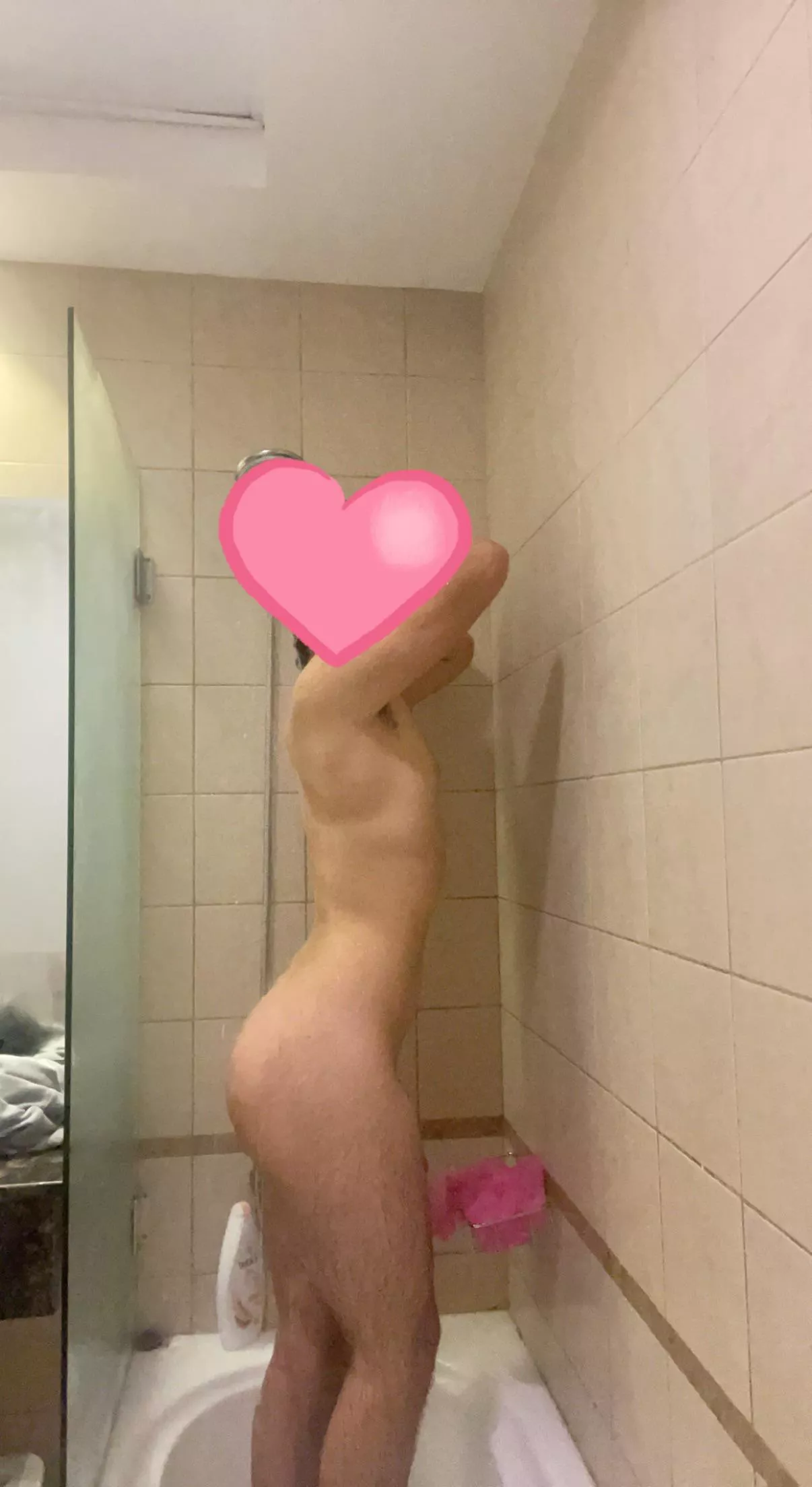 18 yo bottom in shower hmu to have fun @johncrawley2022