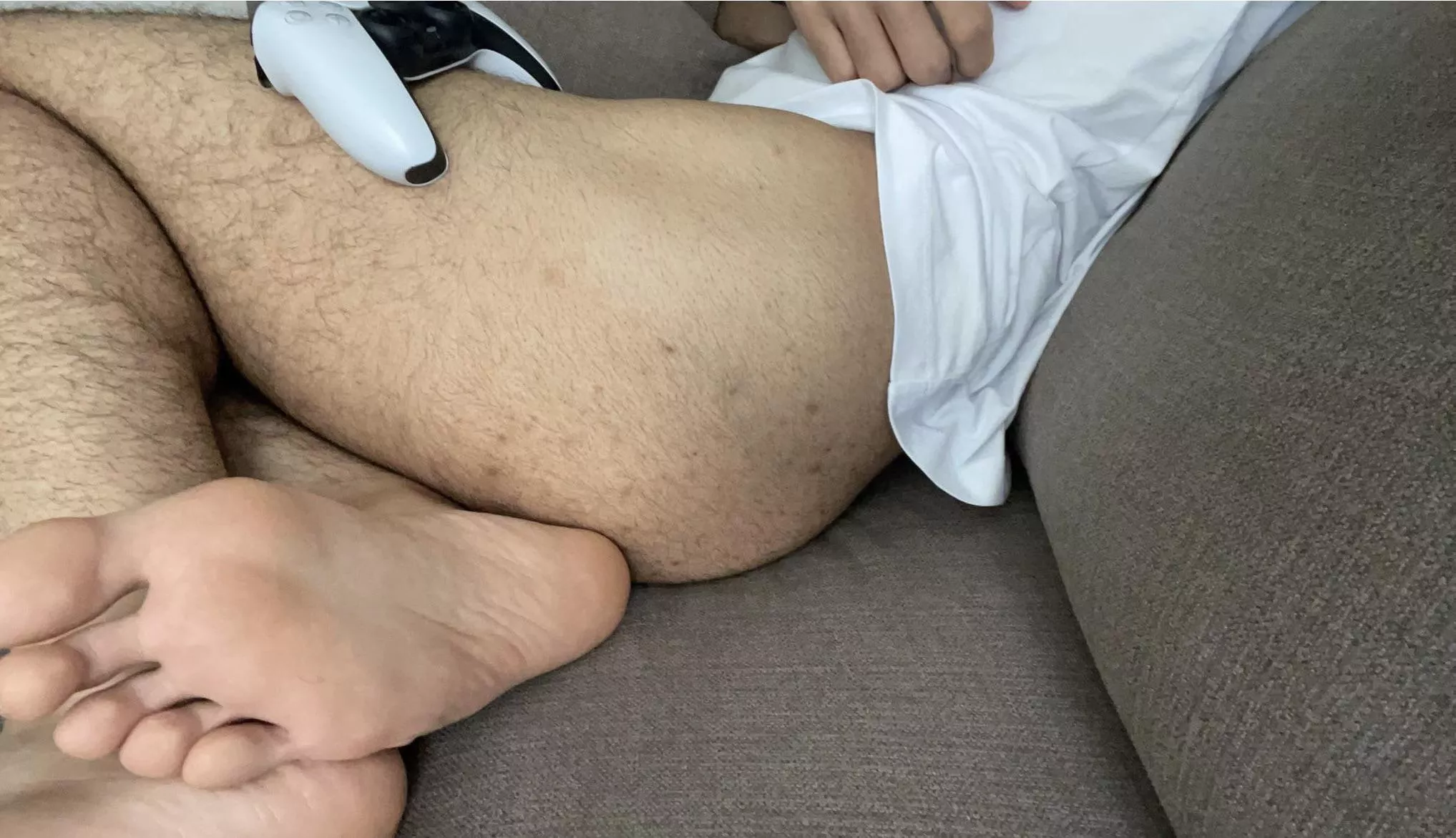 19 Arab verse, kinky, hmu if into feet, I’m open minded. Sc: faisalqpq