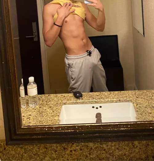 20 sub boy 😈- hung w fat ass - looking for dom masc guys. haven't came in 5 days i'm so horny. muscles++ str8++ hairy armpits++ add ryan.ryan111