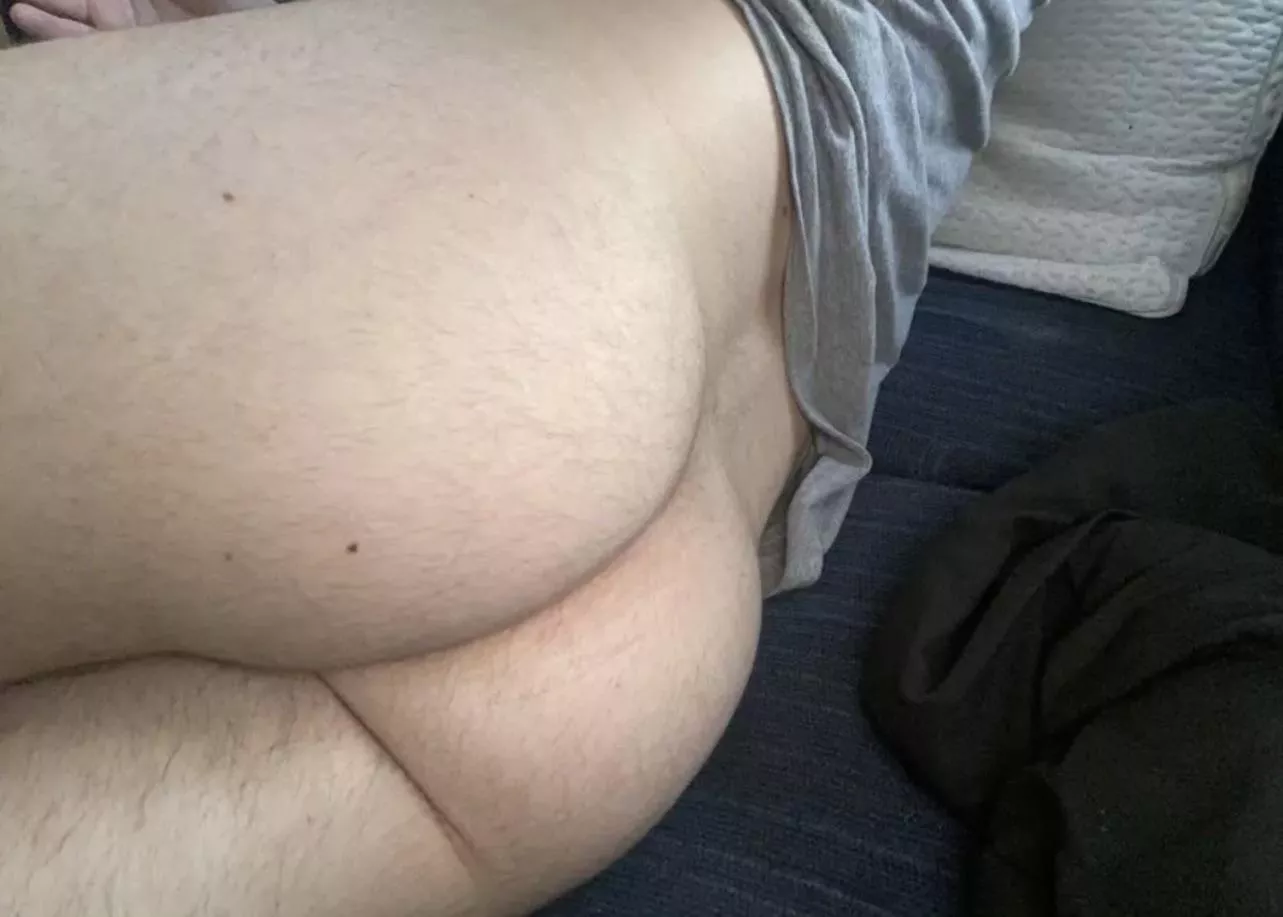 21 college athlete, about to jerk in public. Hmu w ASL if you’re fit/hung and wanna watch