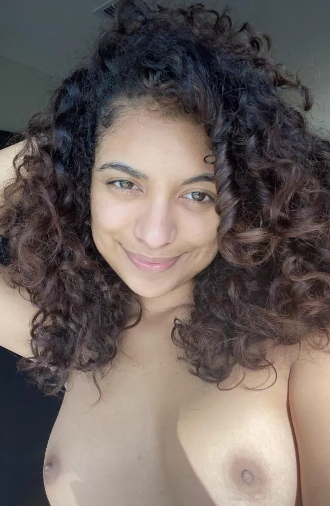 (26 f) , 135 lbs , 5’1 , i think morning selfies are my favorites now🙈