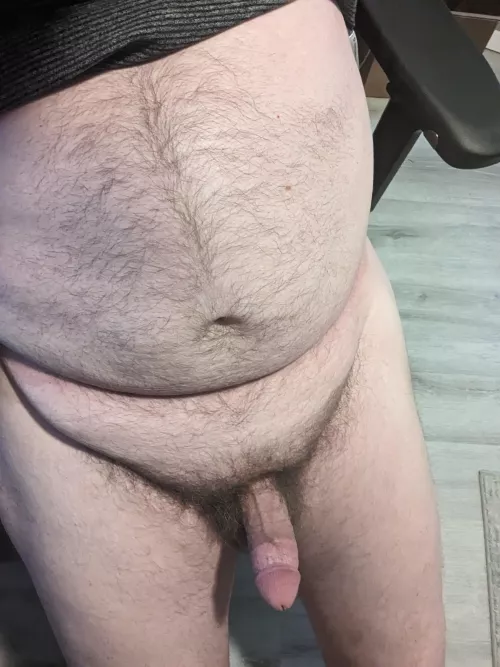 52 and home alone for a few days... boredom will set in soon. Might as well hang out in my office, for now.