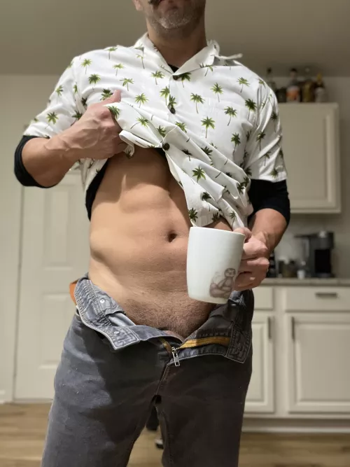 A fresh hot grind to get your Friday off right. Aloha Friday!