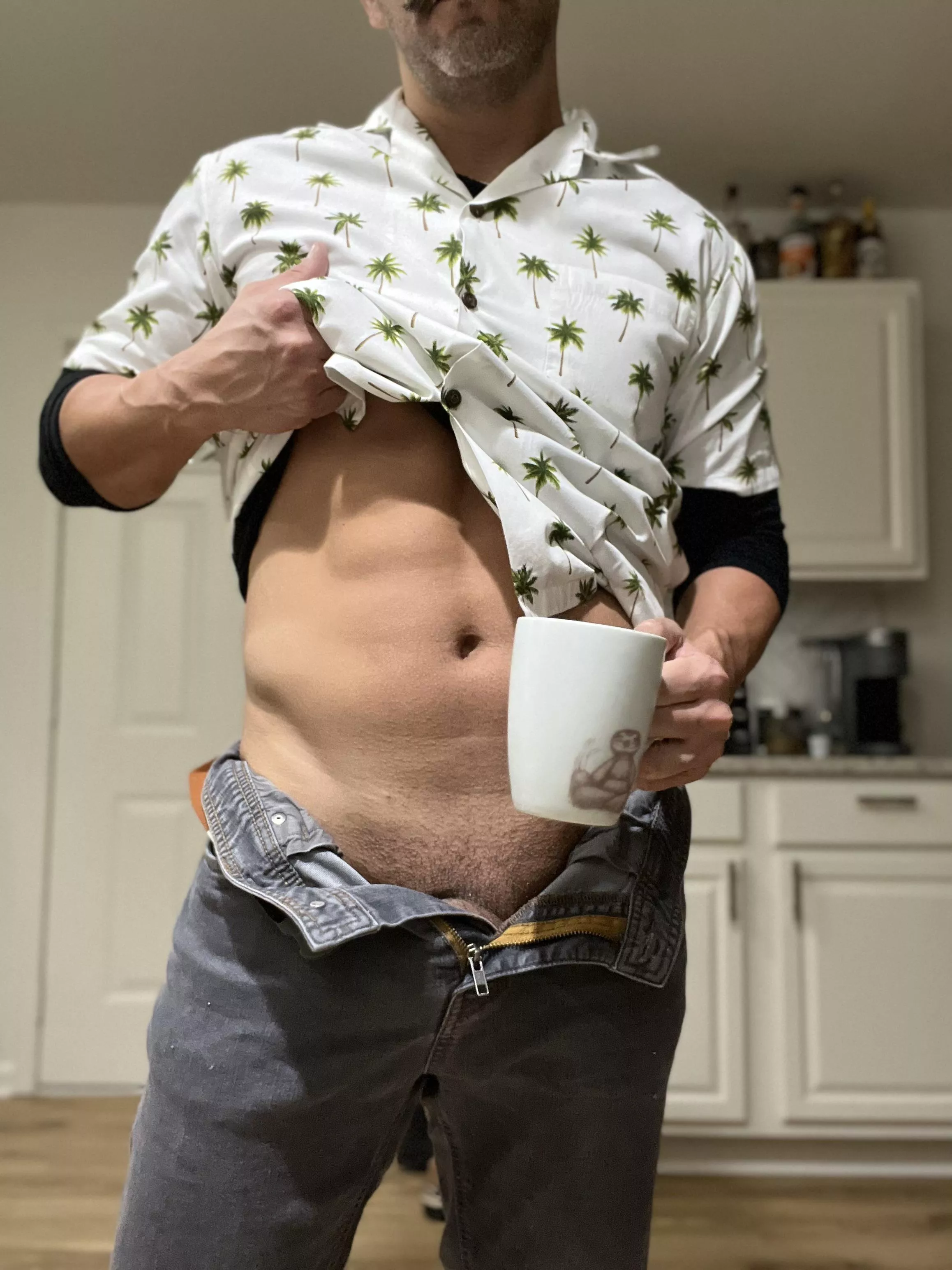 A fresh hot grind to get your Friday off right. Aloha Friday!