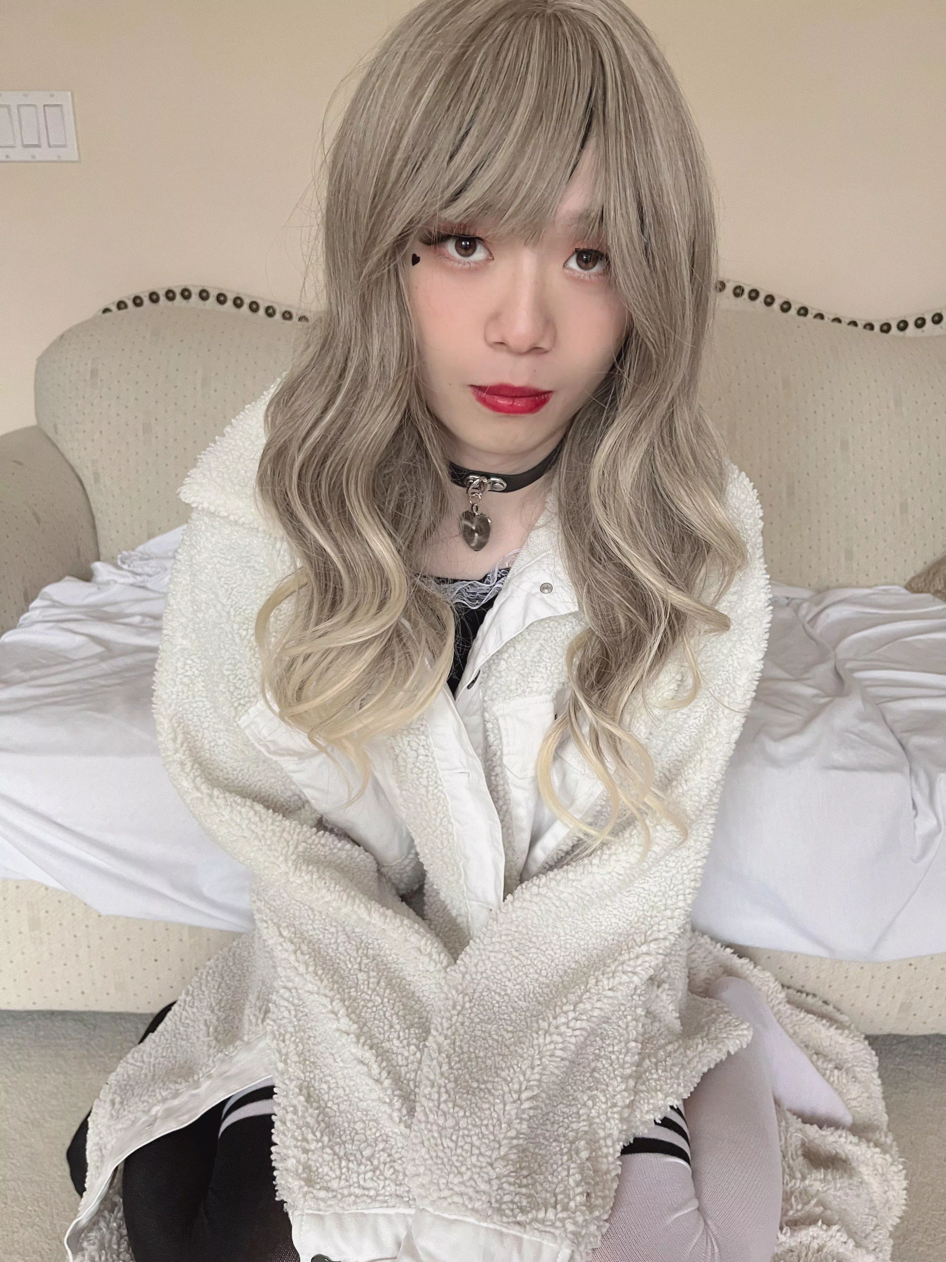 Am a I cute femboy? :3