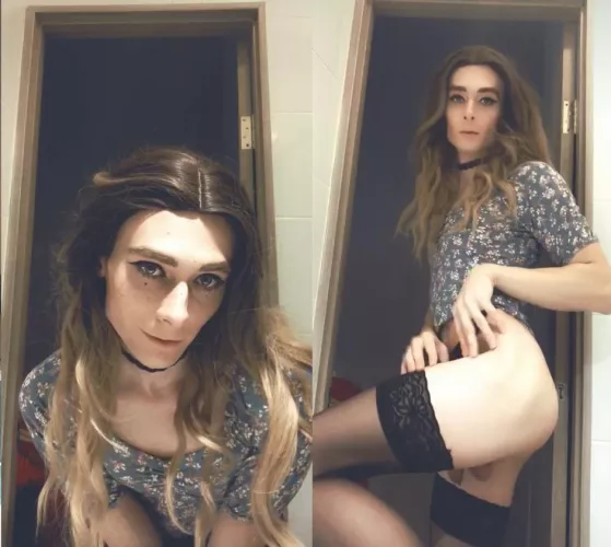 And who is this little one here? Do you want sweet lollipop for your mouth? 👄🍭