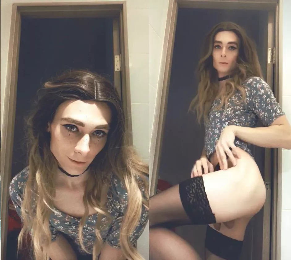 And who is this little one here? Do you want sweet lollipop for your mouth? 👄🍭