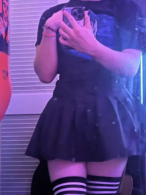 Any femboys wanna be friends/mutuals?