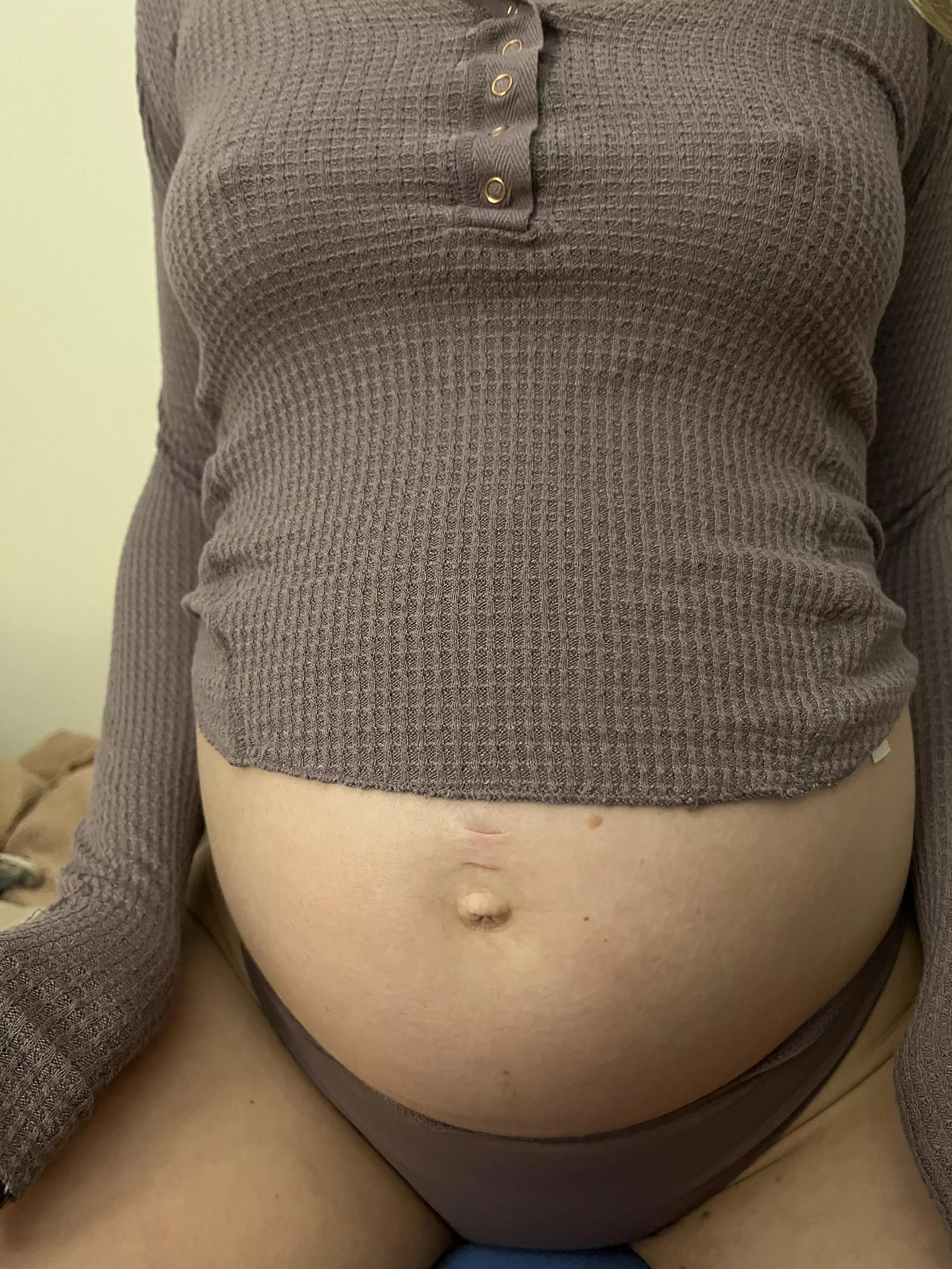 anyone wanna see some pregnant content?