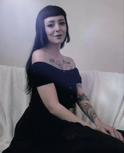 Arrows up if you want me to humiliate your tiny cock [domme]