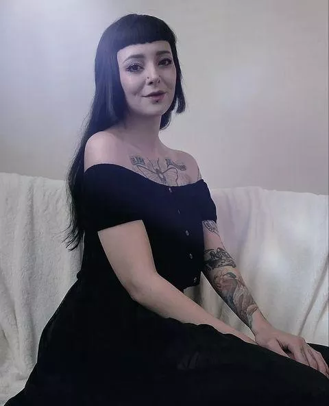 Arrows up if you want me to humiliate your tiny cock [domme]