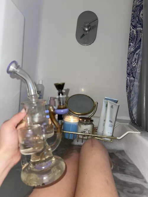 Bubble bath bong rips 😇 F23