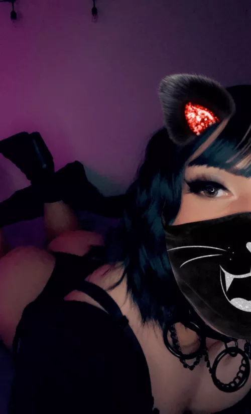 Can I be your fav goth femboy😋🖤