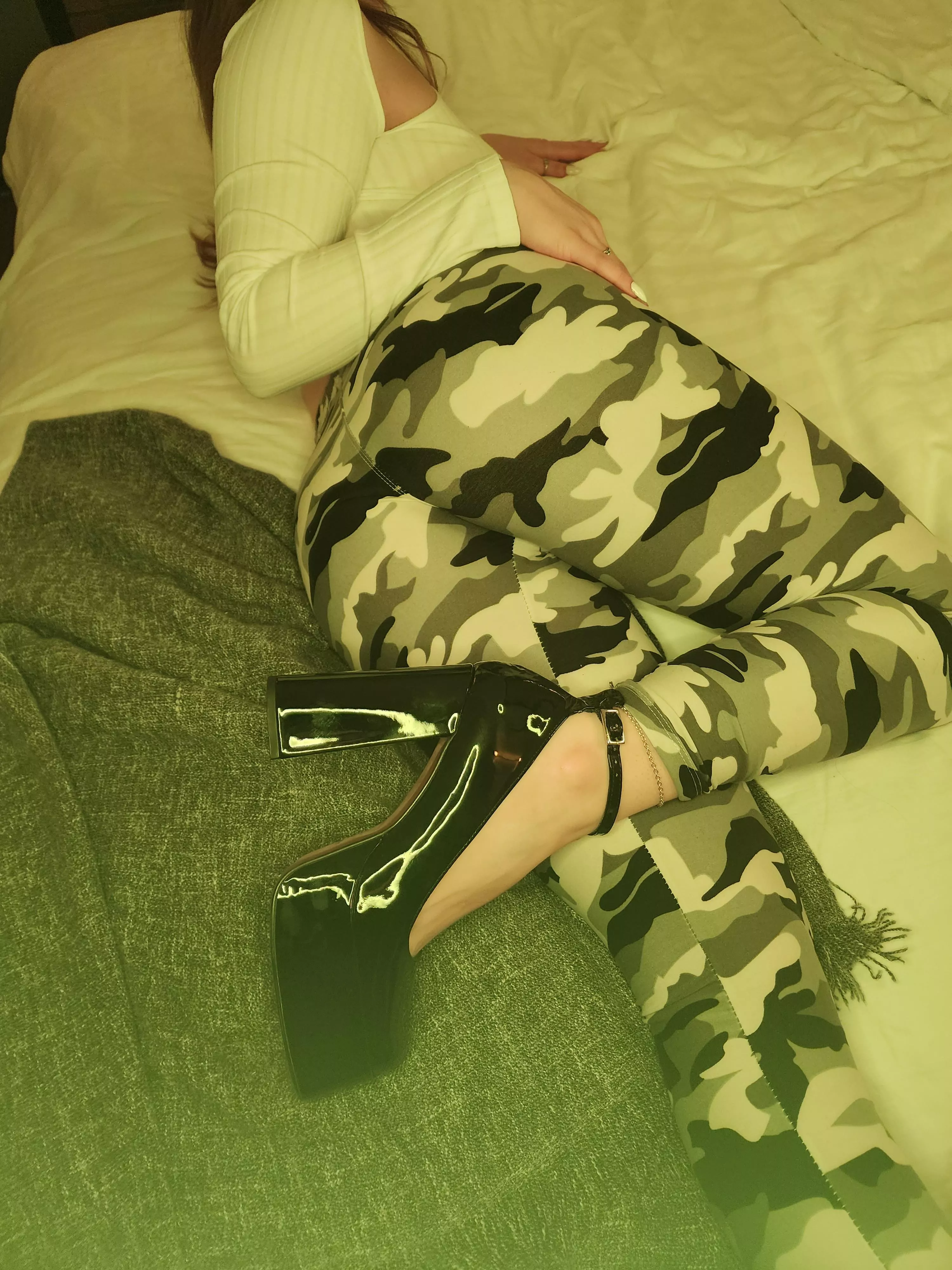 Can you see my legs???