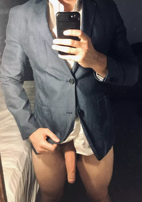 Did you ever wonder what was in your teachers pants back in school? (36)