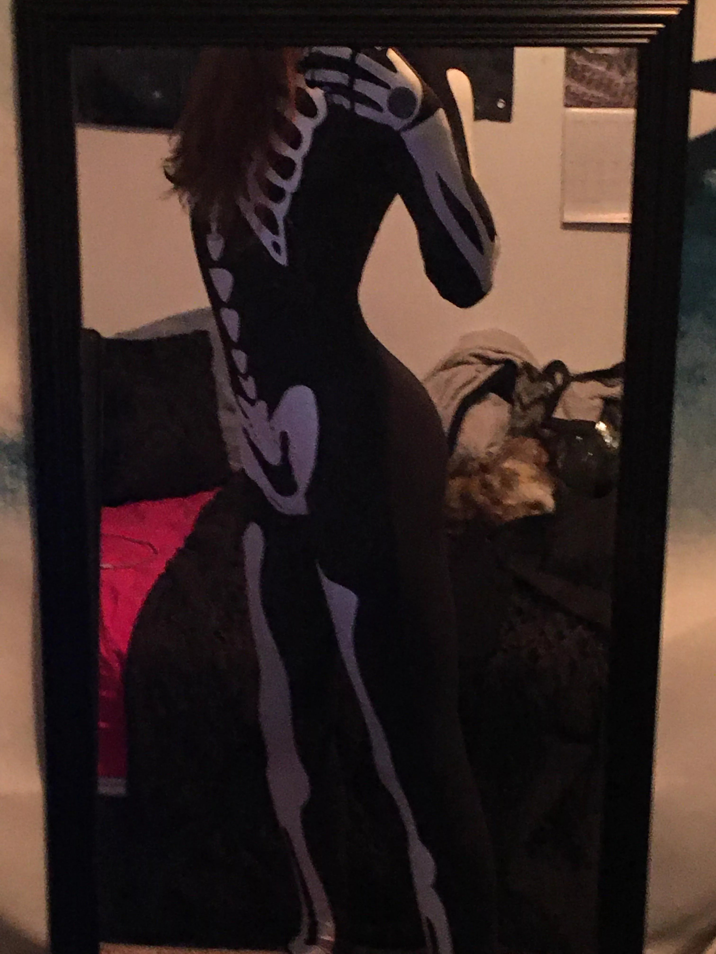 Do you like skelly boi?🖤💀🖤