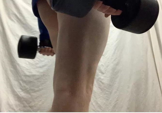 Doing so(m)e barbell squats in the home gym today.