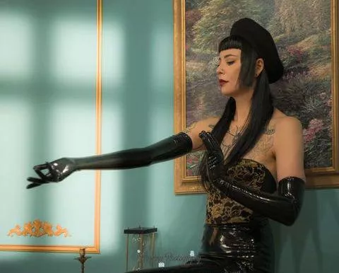 [f] Arrow up if you want me to humiliate you?