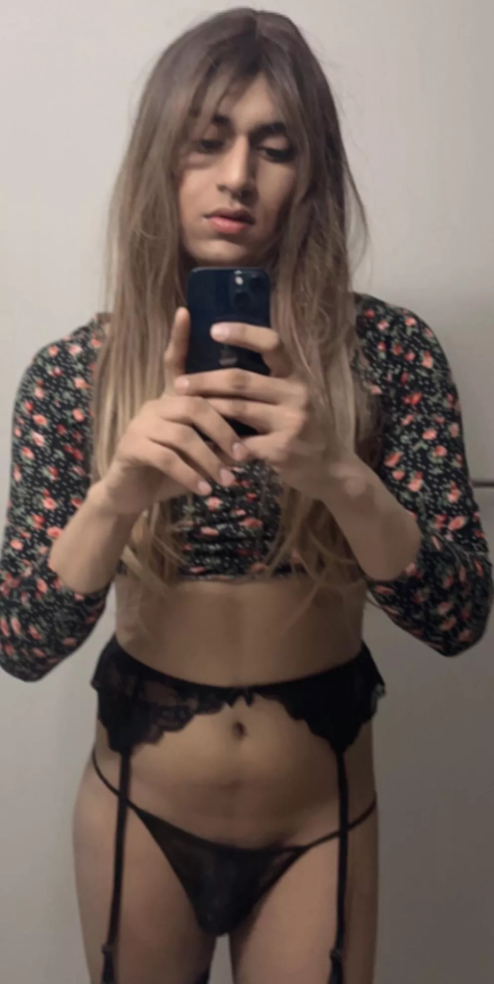 Feeling like sleeping in hunk’s arms and orgasming from his smell 😍😍