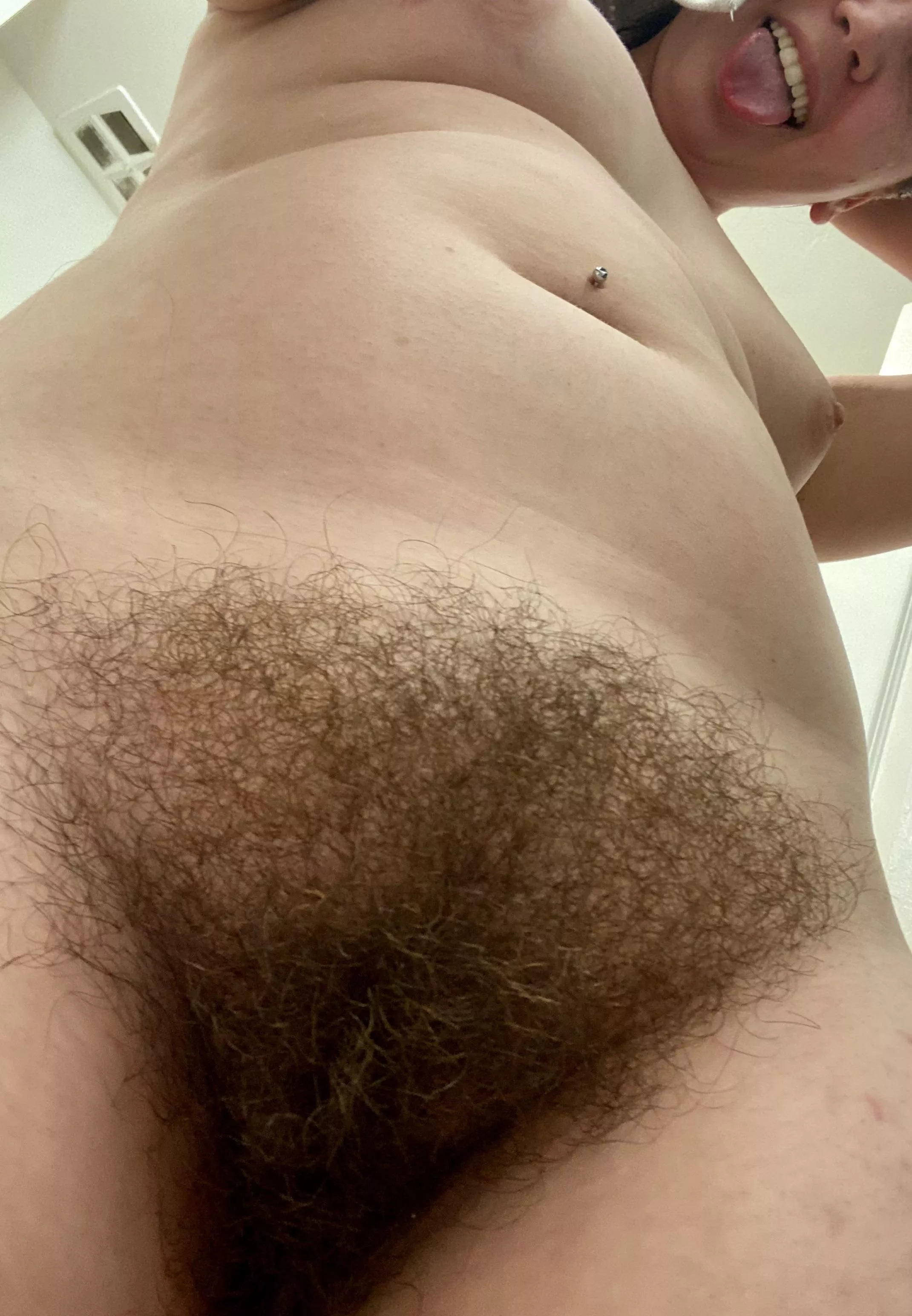 Fresh out of the shower… who wants to lick me clean?😉