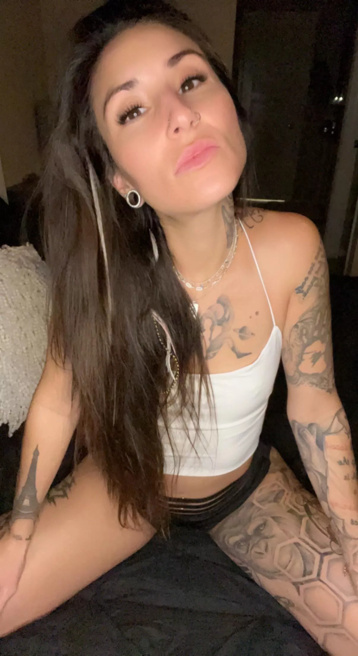 Good morning loves 😘 [F]