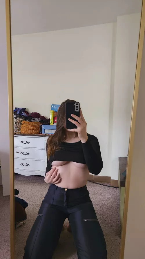 happy Friday!!!! Come say hiii 😈