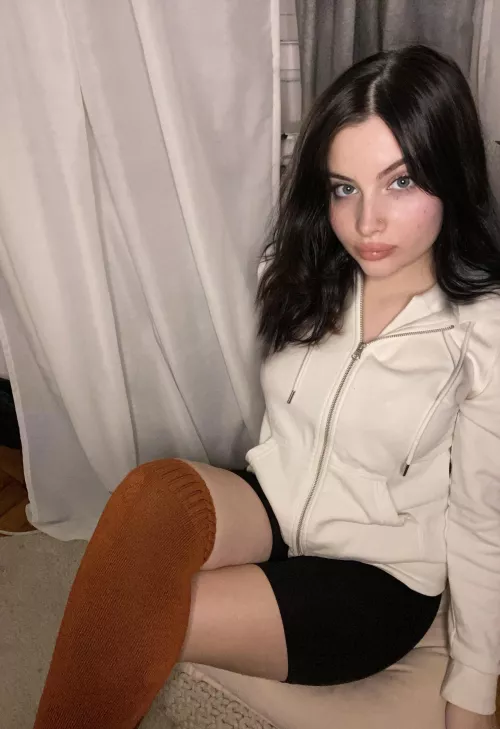 Happy friday thigh high lovers!