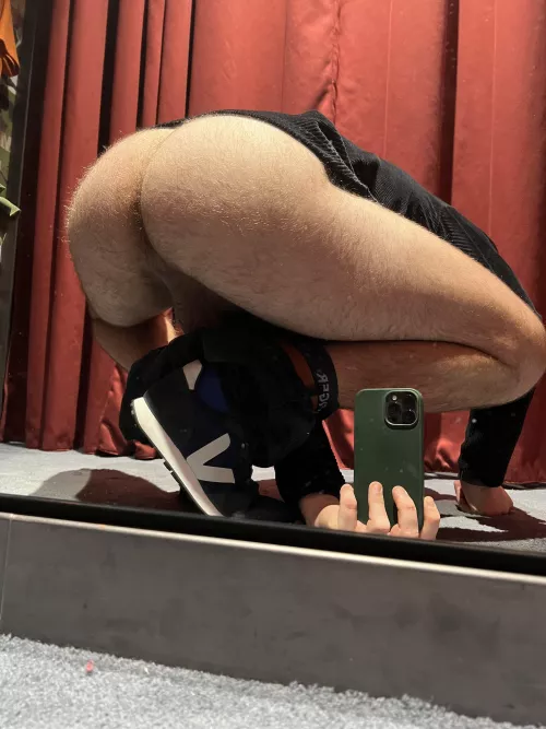 Having difficulty in the changing room. Can you help?